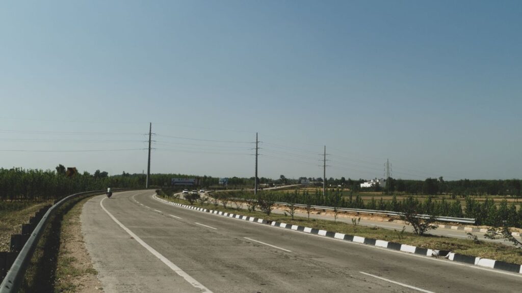 Photo taken by me at Sahastradhara Road, Dec 2025.